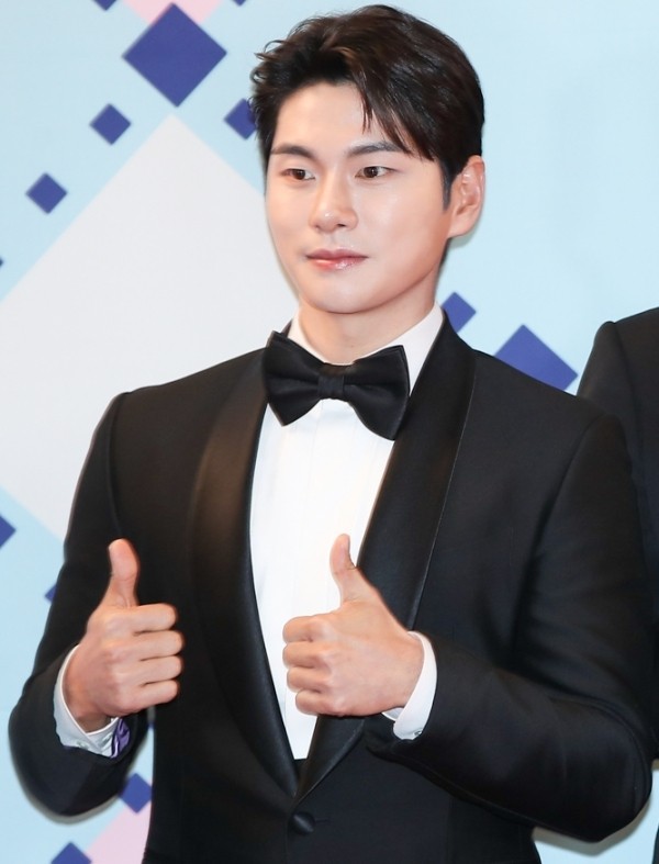 배우 이이경, 그리고 최근 논란 이야기 한눈에 정리