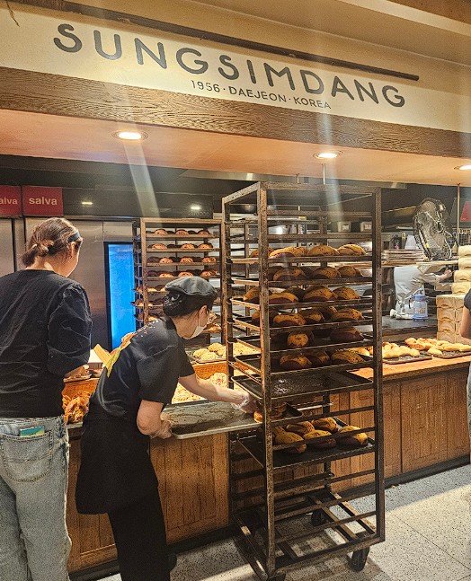 대전 빵지순례 필수코스! 성심당 롯데백화점 대전점 귤시루와 롤케이크후기